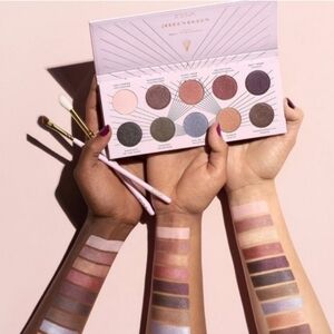 Zoeva Screen Queen Eyeshadow Palette 10 Pigmented Shades Shimmer Glam Sephora